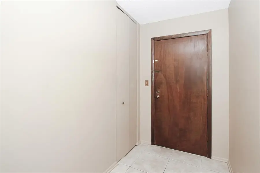 2000 Saint Regis Drive #6J, Lombard, IL 60148 - #2