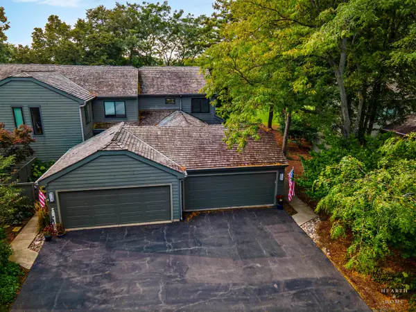 320 Oak Hill Road, Lake Barrington, IL 60010