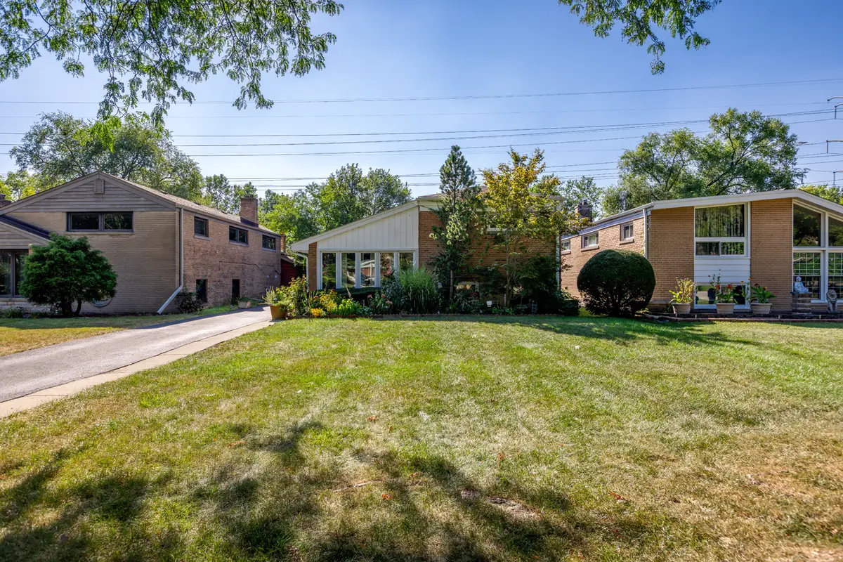 6542 N Kenneth Avenue, Lincolnwood, IL 60712 - #1
