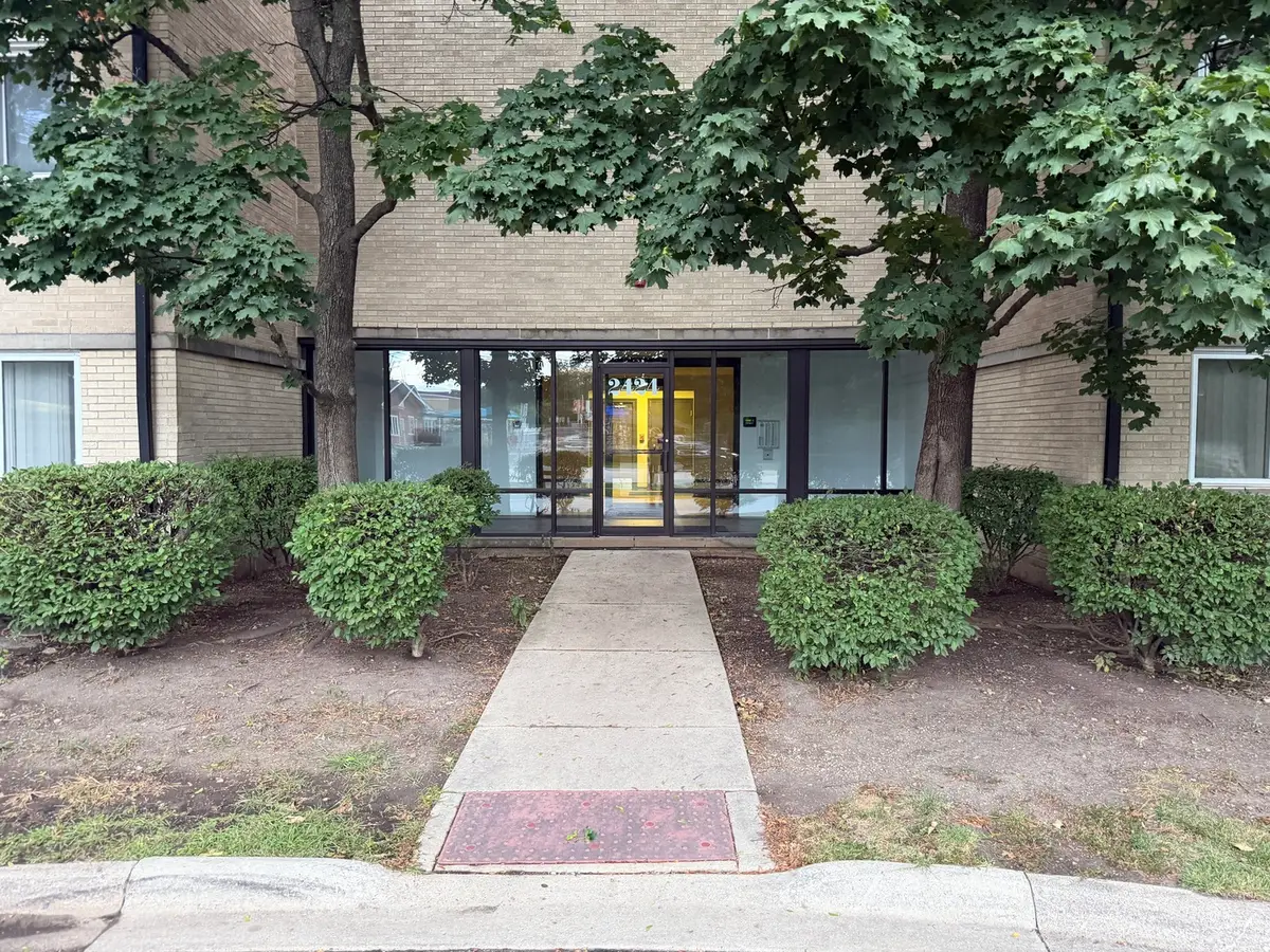 2424 E Oakton Street #4H, Arlington Heights, IL 60004 - #1