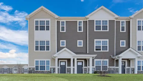 2728 Arrowhead Drive, Pingree Grove, IL 60140