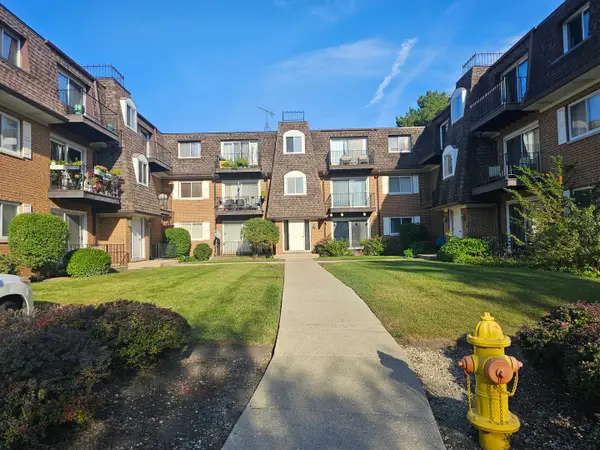 1903 Golf Road #1B, Mount Prospect, IL 60056