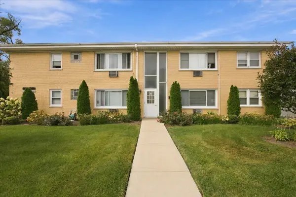 954 Shermer Road #15, Glenview, IL 60025