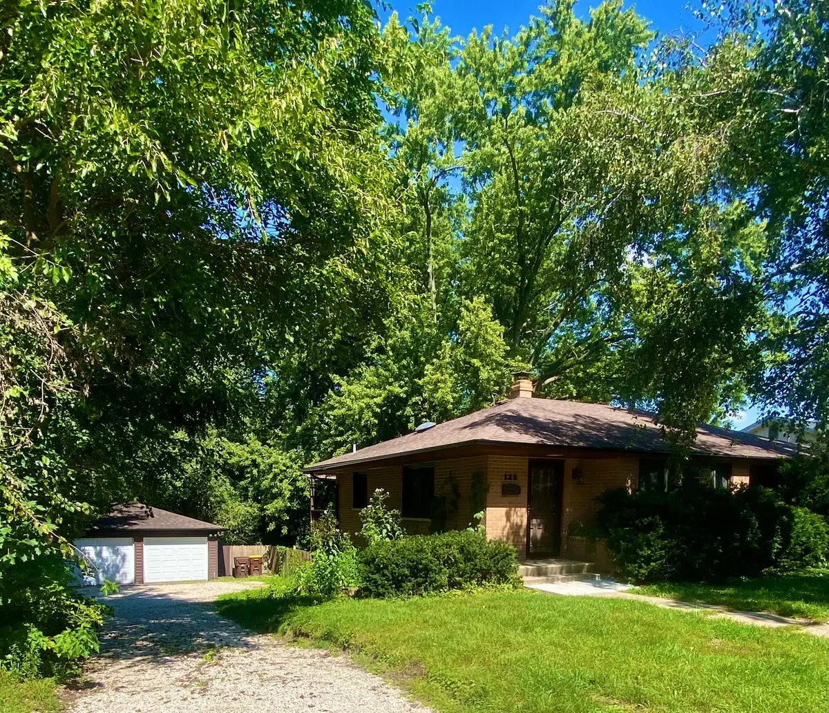125 E Kimball Avenue, Woodstock, IL 60098 - #1