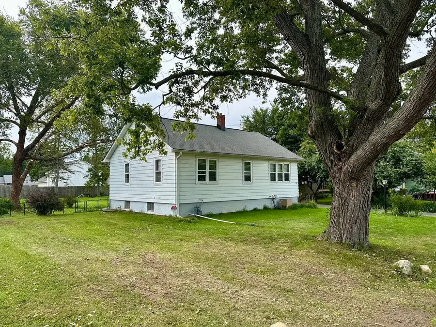 816 Mitchell Street, Woodstock, IL 60098 - #3