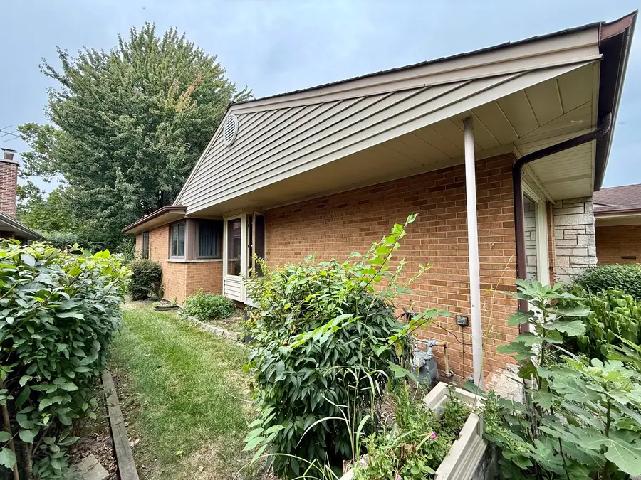 402 S Na Wa Ta Avenue, Mount Prospect, IL 60056 - #3
