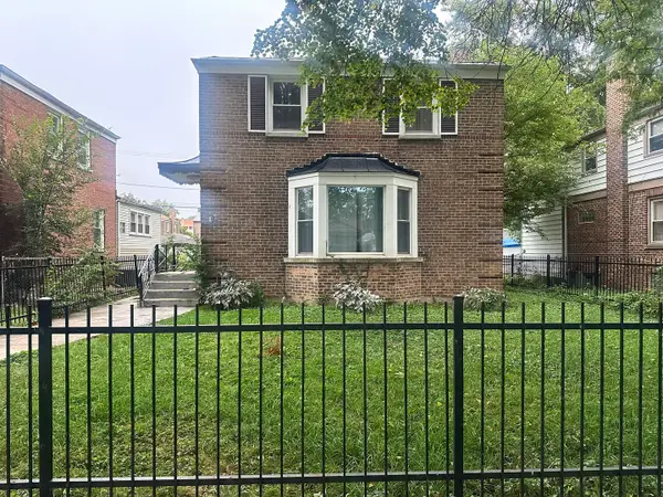 9939 S Paxton Avenue, Chicago, IL 60617