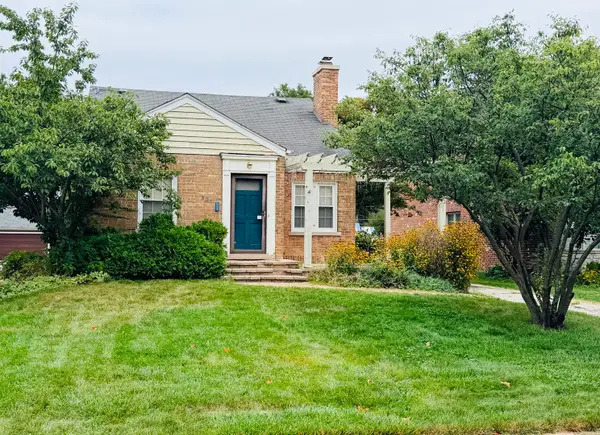 301 N Clinton Avenue, Elmhurst, IL 60126