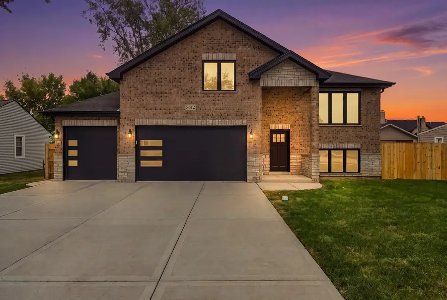 8612 Mcvicker Avenue, Burbank, IL 60459 - #2