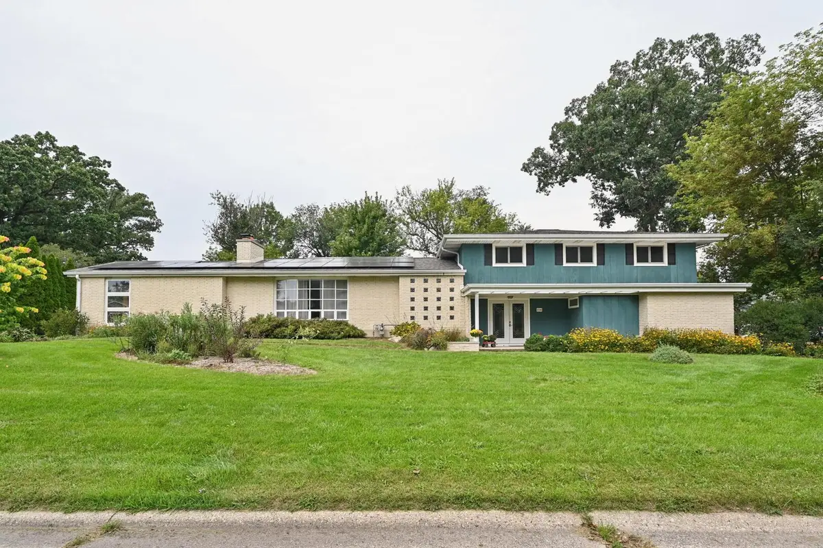 4708 N Burman Drive, Crystal Lake, IL 60014 - #1