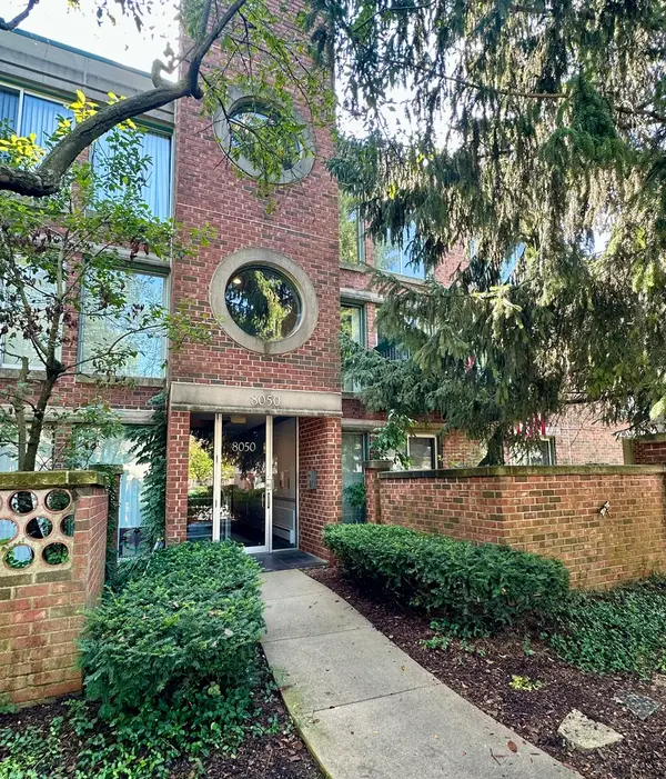 8050 Arbor Lane #303, Northfield, IL 60093