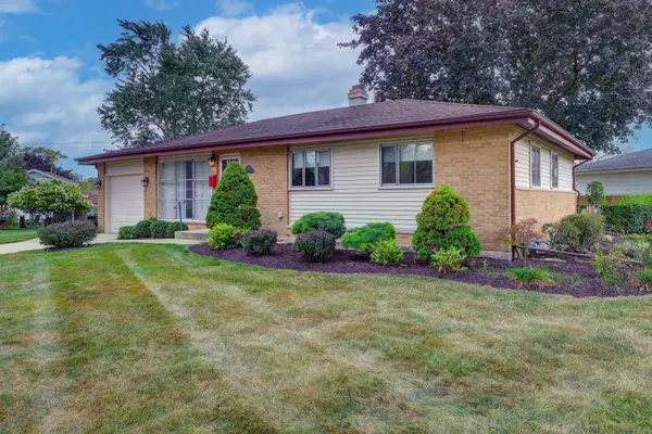 385 Pleasant Street, Hoffman Estates, IL 60169