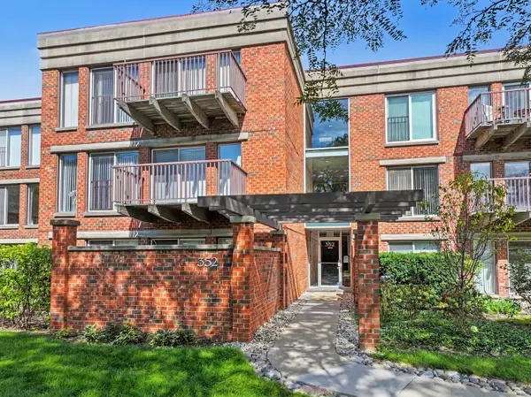 352 Kelburn Road #222, Deerfield, IL 60015