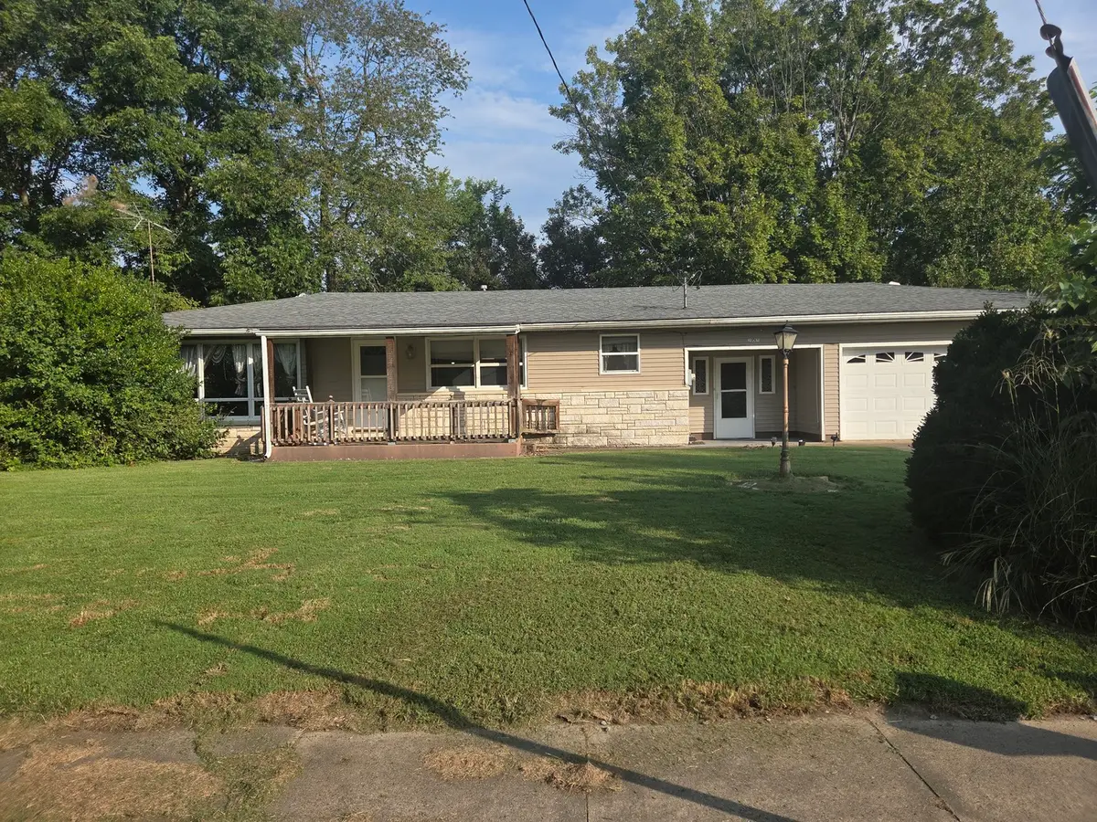 201 E 2nd Street, Grand Chain, IL 62941 - #1