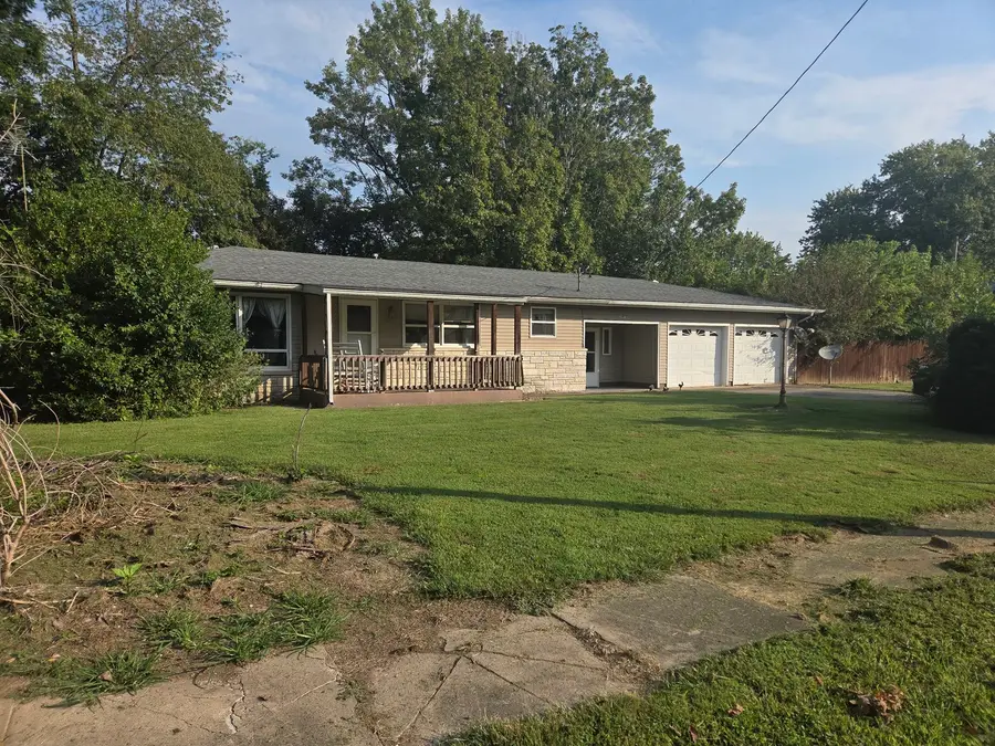 201 E 2nd Street, Grand Chain, IL 62941 - #2