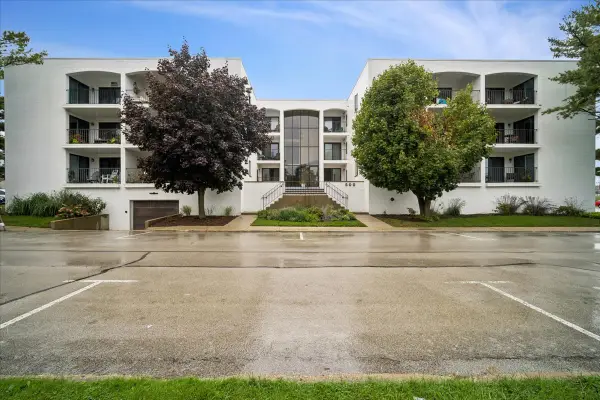 500 Lake View Avenue #2B, Highwood, IL 60040