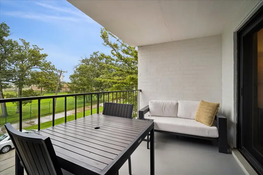 500 Lake View Avenue #2B, Highwood, IL 60040 - #3