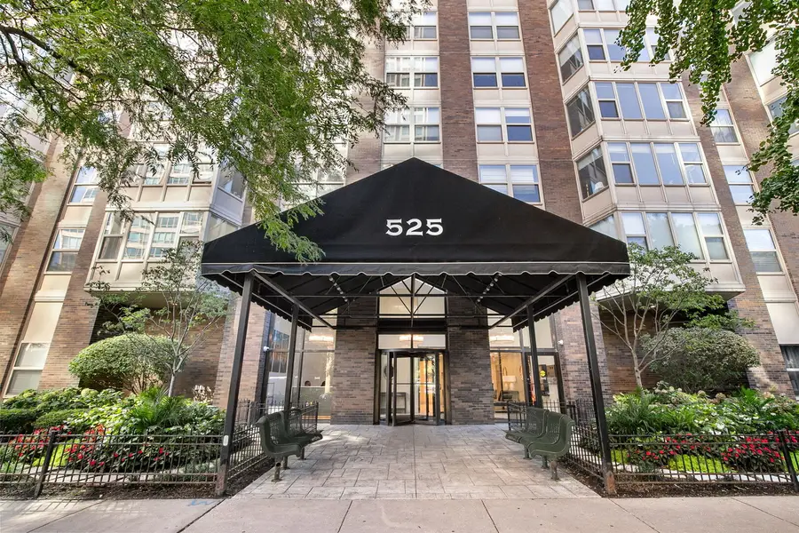 525 W Hawthorne Place #1102, Chicago, IL 60657 - #2
