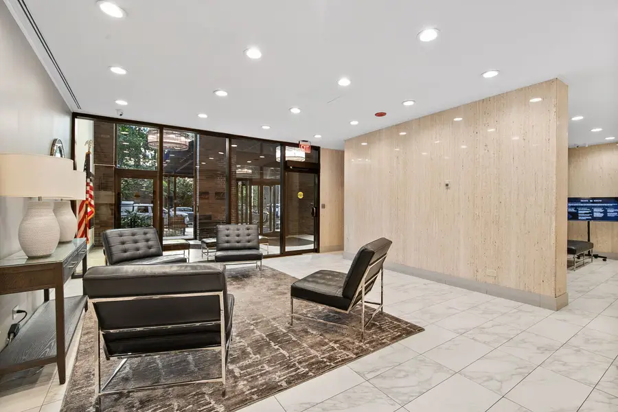 525 W Hawthorne Place #1102, Chicago, IL 60657 - #3