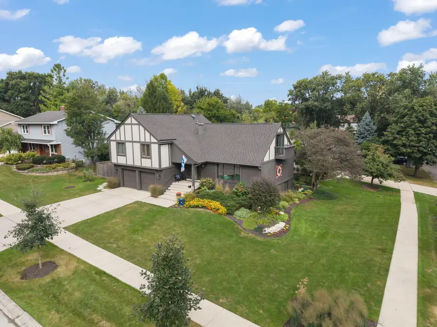 850 Glen Crest Drive, Glen Ellyn, IL 60137 - #2