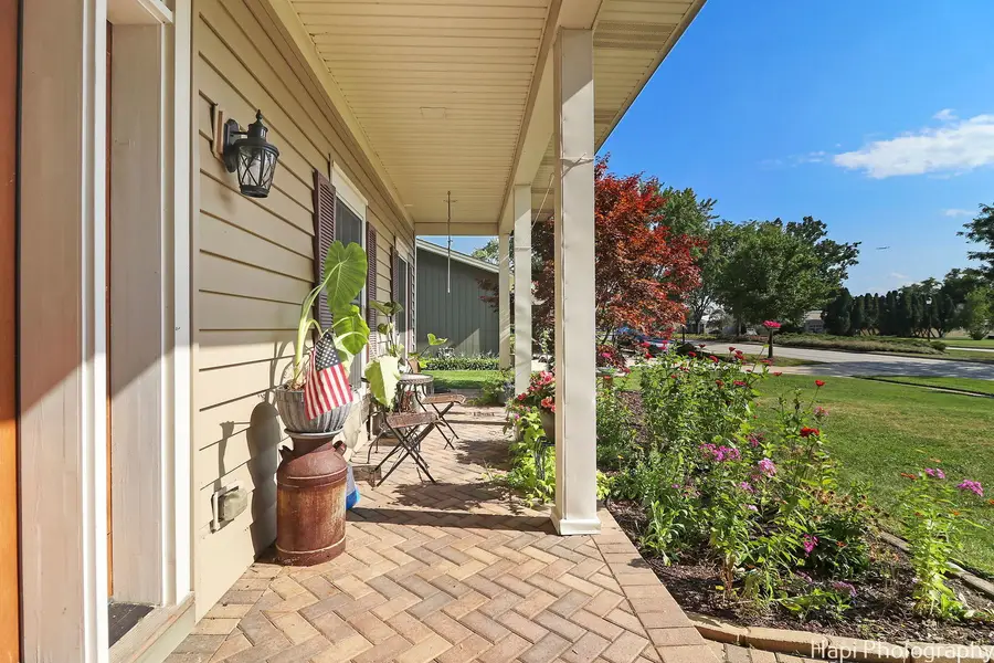 667 W Elk Grove Boulevard, Elk Grove Village, IL 60007 - #3