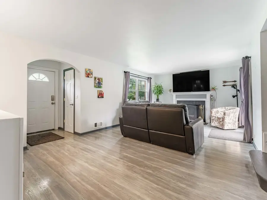301 W Lonnquist Boulevard, Mount Prospect, IL 60056 - #2
