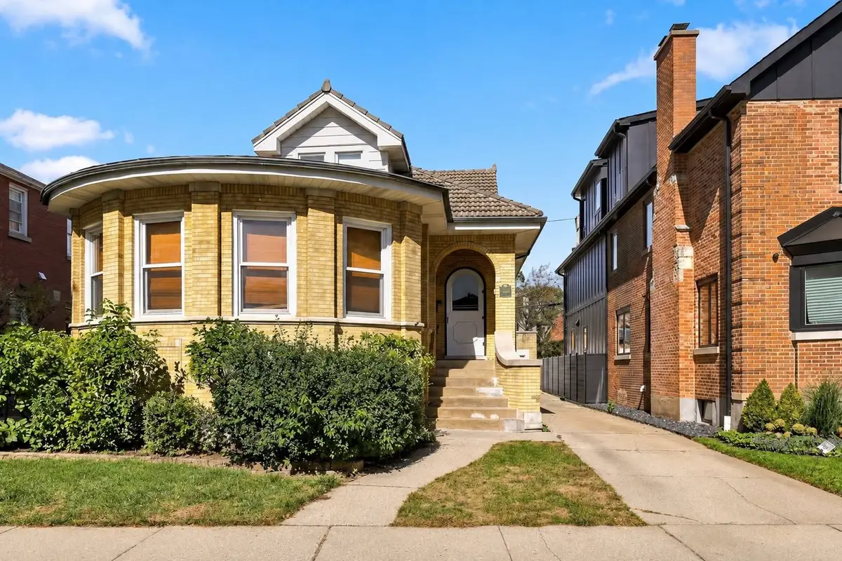 2940 W Greenleaf Avenue, Chicago, IL 60645 - #1