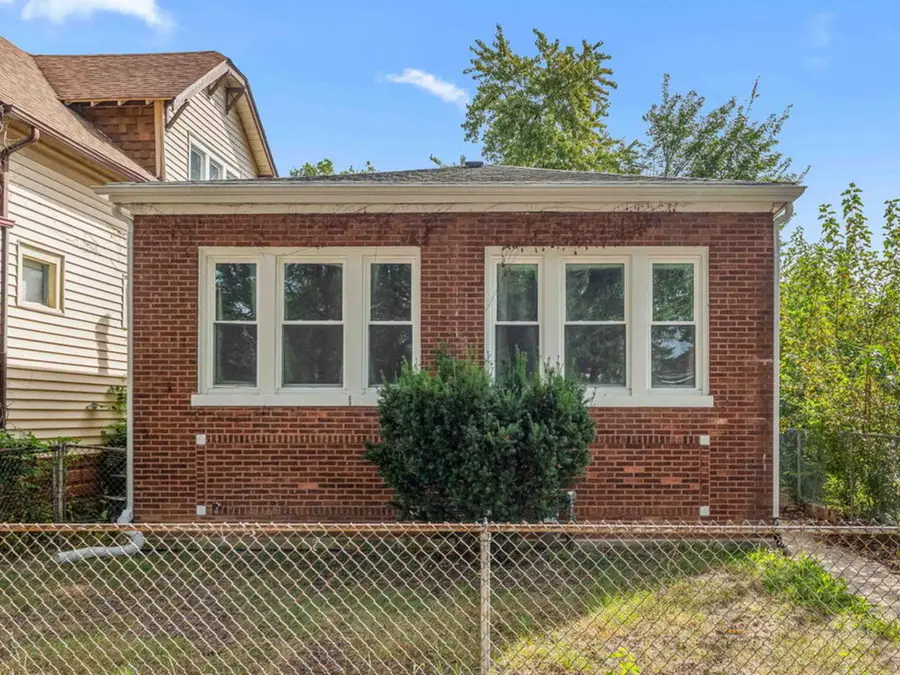 10721 S Prairie Avenue, Chicago, IL 60628 - #2