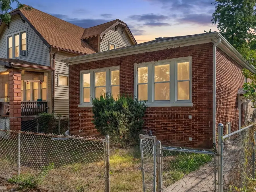 10721 S Prairie Avenue, Chicago, IL 60628 - #3