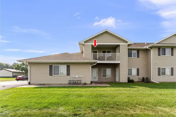 440 E Franklin Street #203, Eldridge, IA 52748