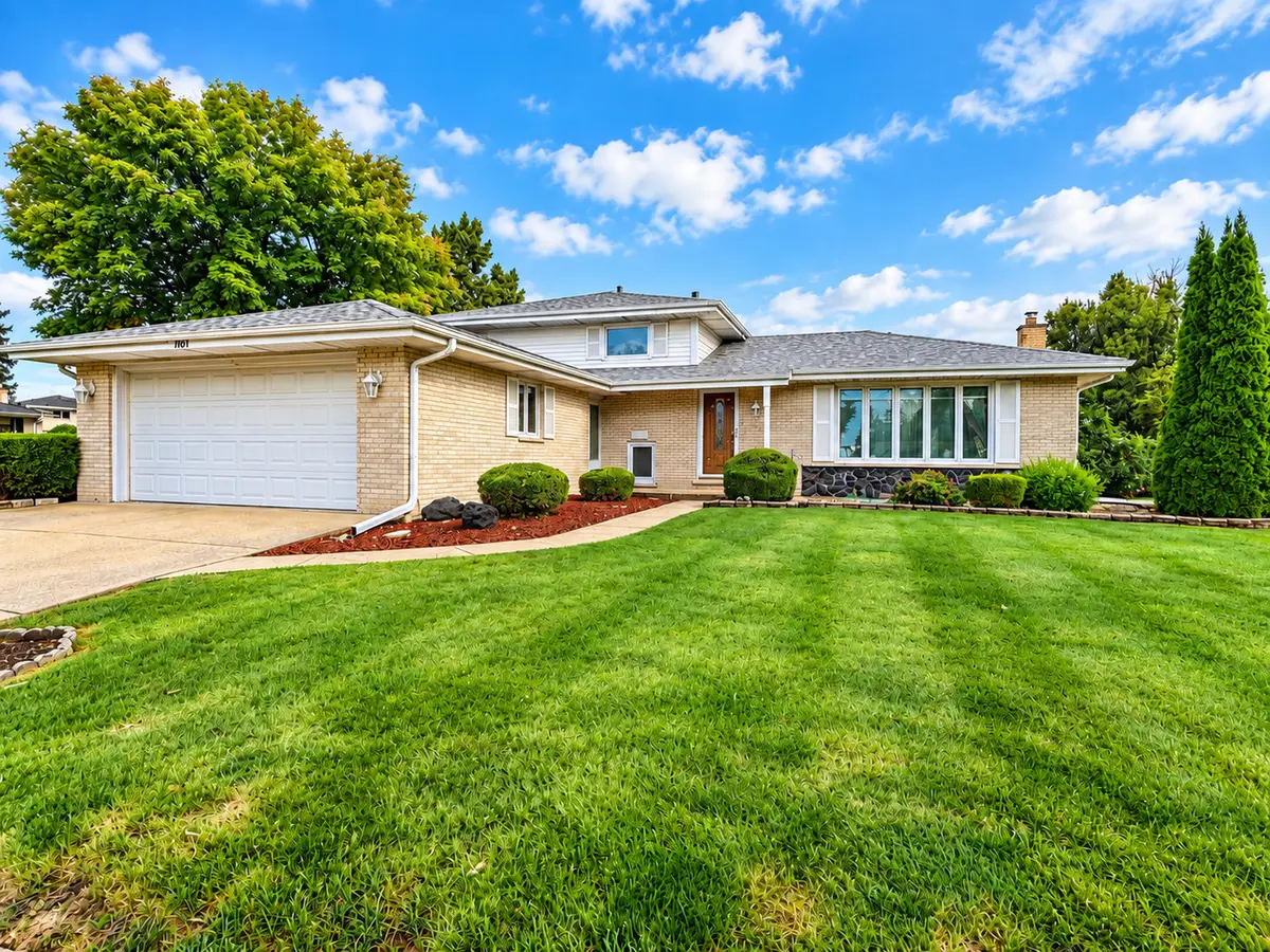 1023 S Lancaster Street, Mount Prospect, IL 60056 - #1