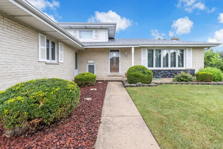 1023 S Lancaster Street, Mount Prospect, IL 60056 - #2