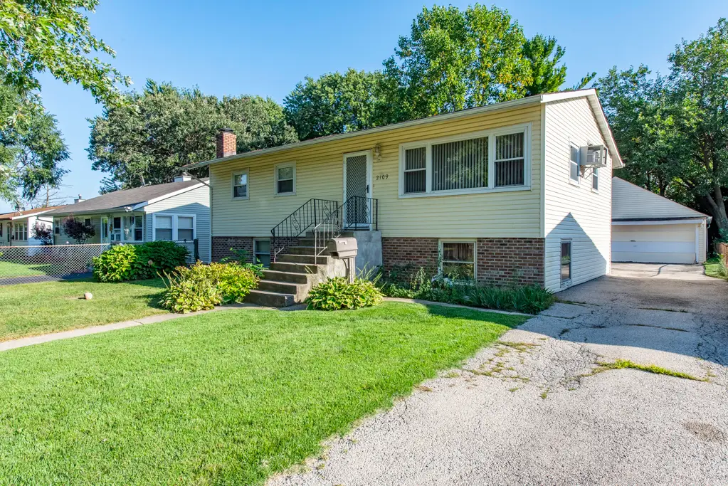 2109 W Pacific Avenue, Waukegan, IL 60085 - #1