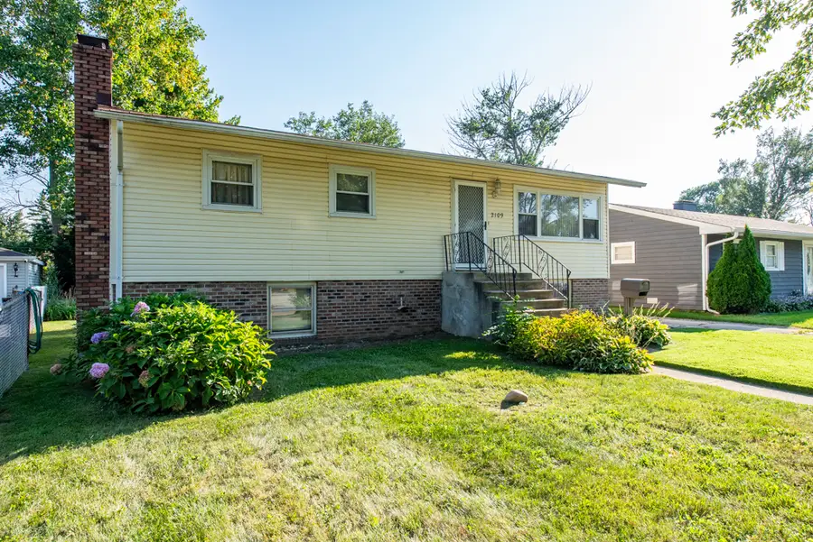 2109 W Pacific Avenue, Waukegan, IL 60085 - #3