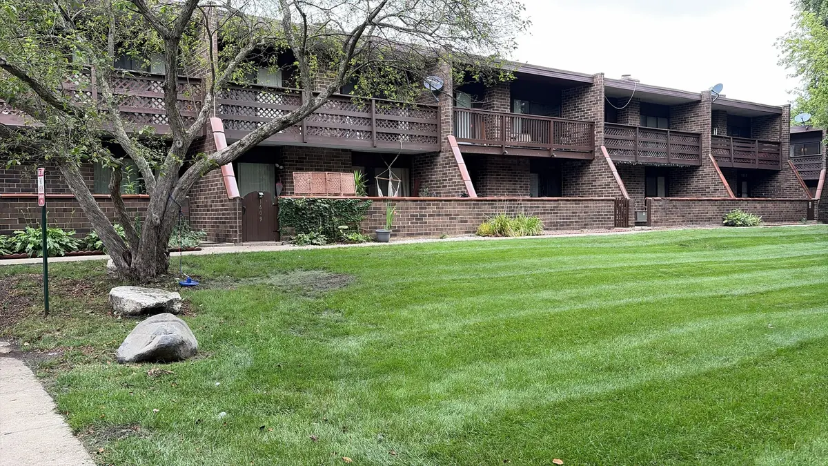 1607 Kenneth Circle #1607, Elgin, IL 60120 - #1