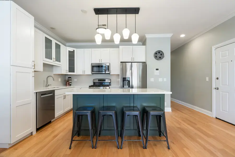 2463 W Foster Avenue #2, Chicago, IL 60625 - #3