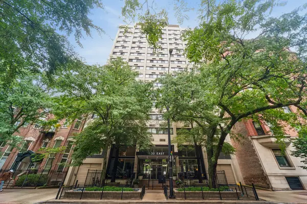 30 E Division Street #15C, Chicago, IL 60610