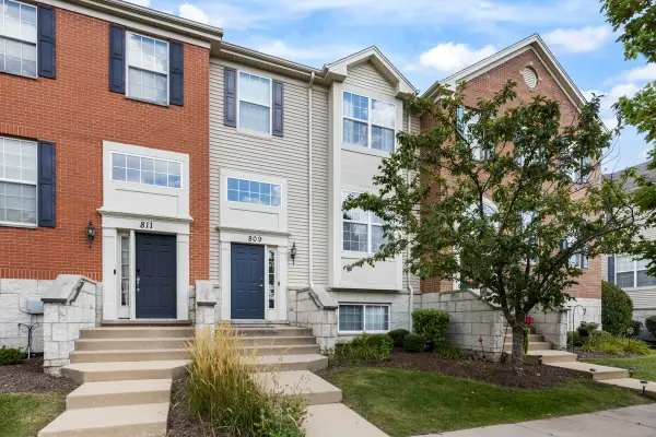 809 Brodhead Drive, Aurora, IL 60504