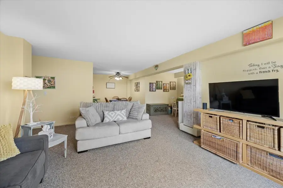 2211 S Stewart Avenue S #6D, Lombard, IL 60148 - #3