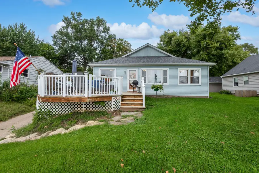 712 S Cody Road, Le Claire, IA 52753 - #2