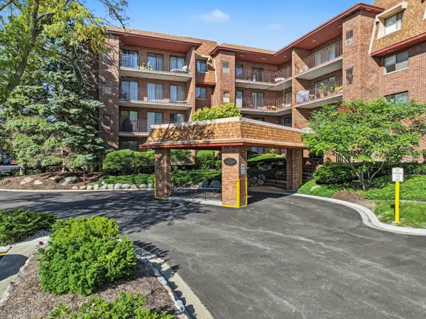 101 Old Oak Drive #215, Buffalo Grove, IL 60089