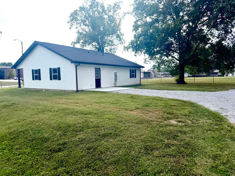 868 E Second Street, Centralia, IL 62801 - #3