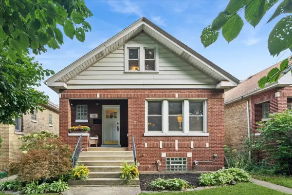 2442 W Berenice Avenue, Chicago, IL 60618