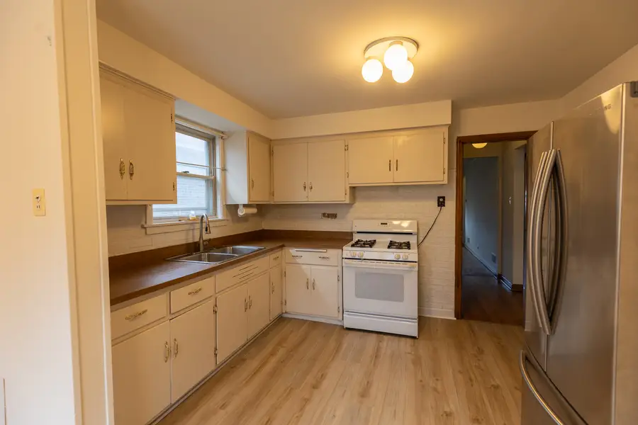 2433 S Keystone Avenue, North Riverside, IL 60546 - #2