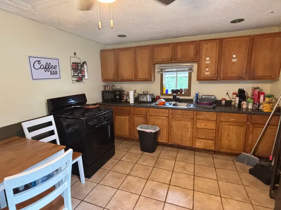 2440 Dunham Street, Clinton, IA 52732 - #3