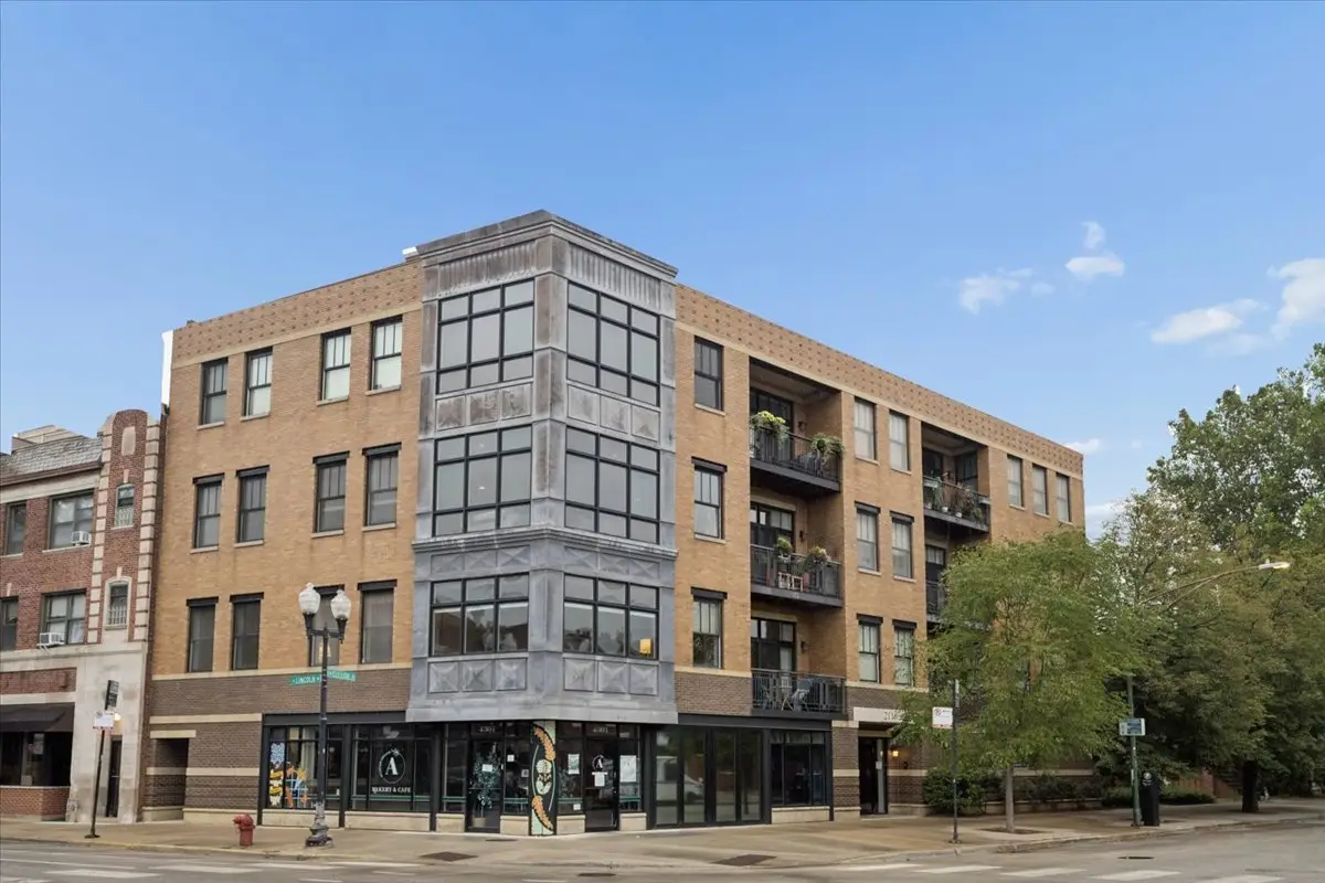 2116 W Cullom Avenue #201, Chicago, IL 60618 - #1