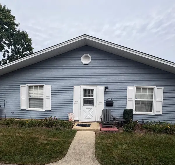 1453 Woodcutter Lane #A, Wheaton, IL 60189