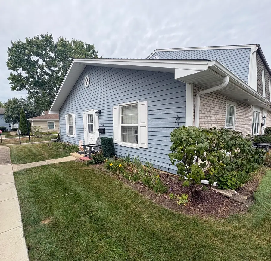 1453 Woodcutter Lane #A, Wheaton, IL 60189 - #2