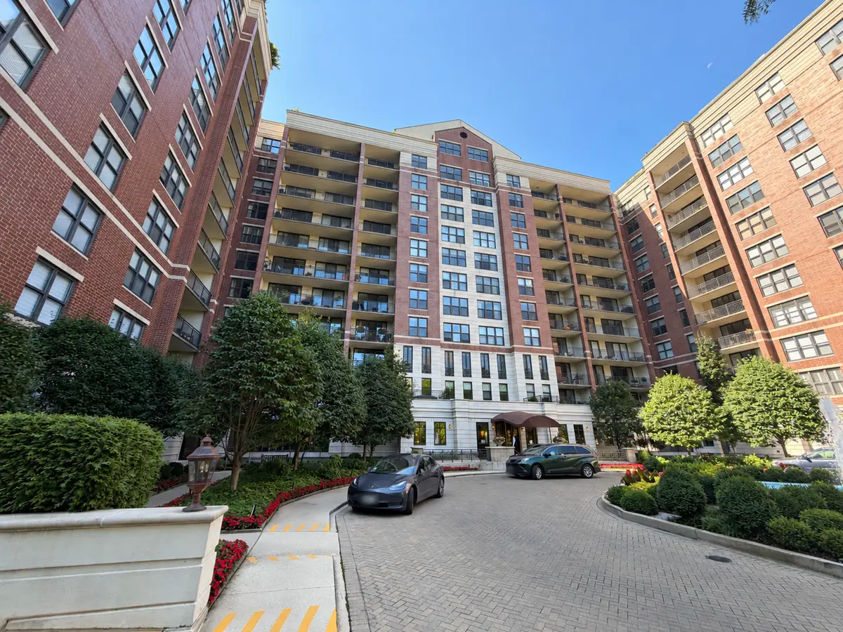 55 W Delaware Place #208-P052, Chicago, IL 60610 - #1