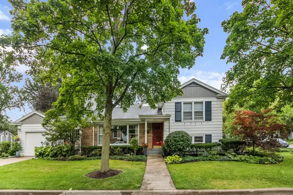2761 Lincolnwood Drive, Evanston, IL 60201